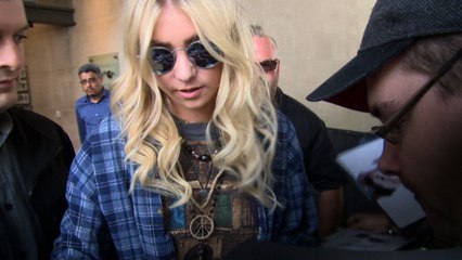 Taylor Momsen Goes Totally Grundge In London