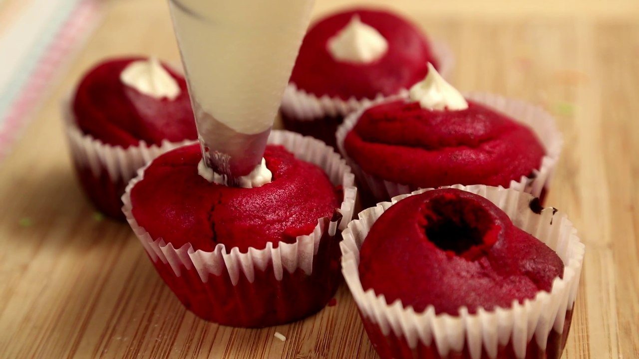 Red Velvet Cupcakes - Easy To Make Homemade Cup...