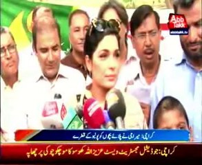 Karachi: Meera gives Oral polio vaccine to children