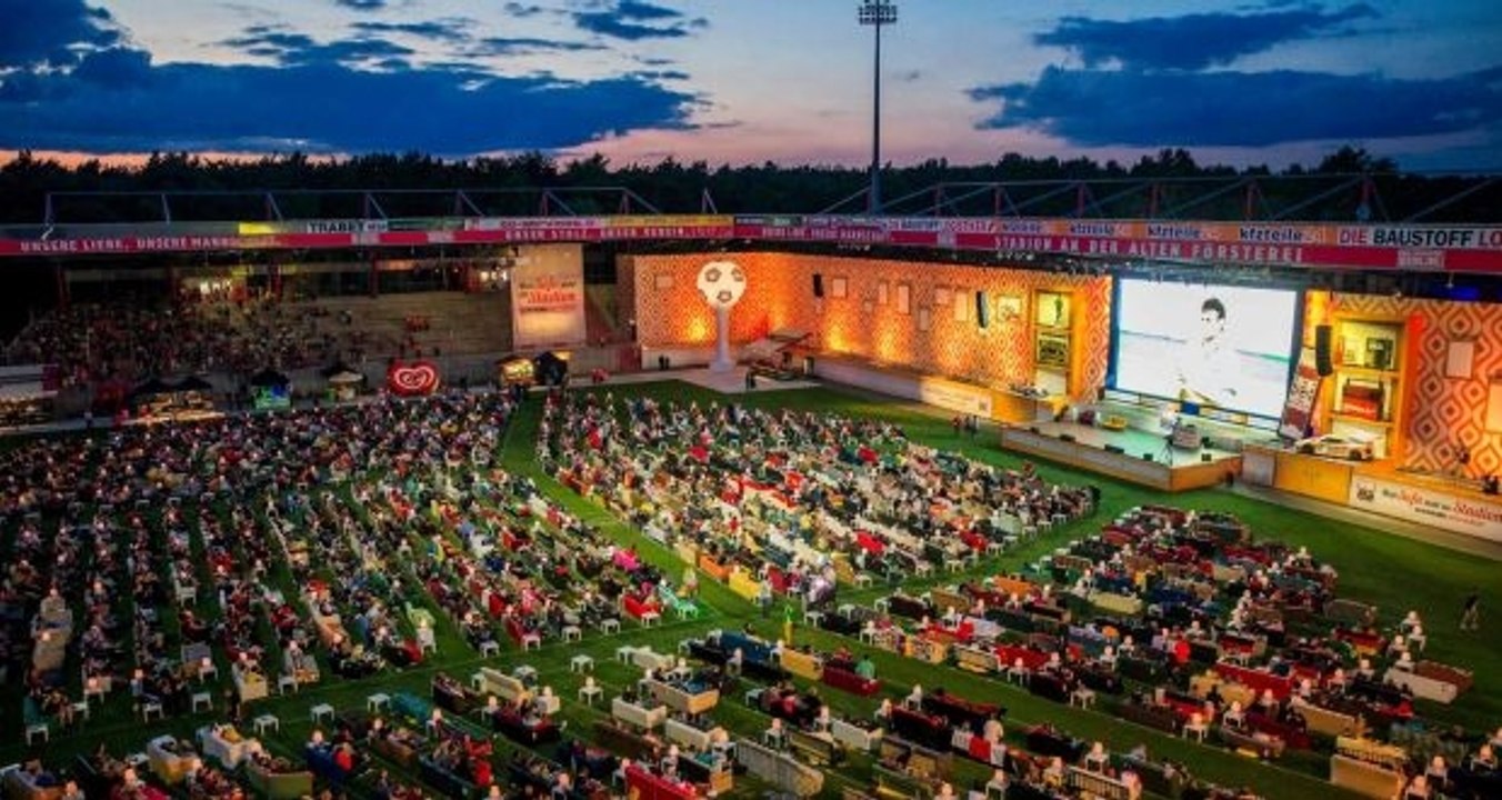 780 canapés pour regarder la Coupe du Monde du Brésil