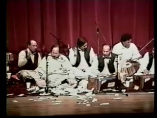 Nusrat Fateh Ali Khan Qawwal - Lal Meri Pat Rakhiyo Bhala Jhoole Lalan