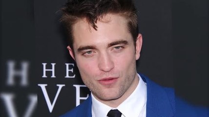 Robert Pattinson est sexy et charmant sur le tapis rouge