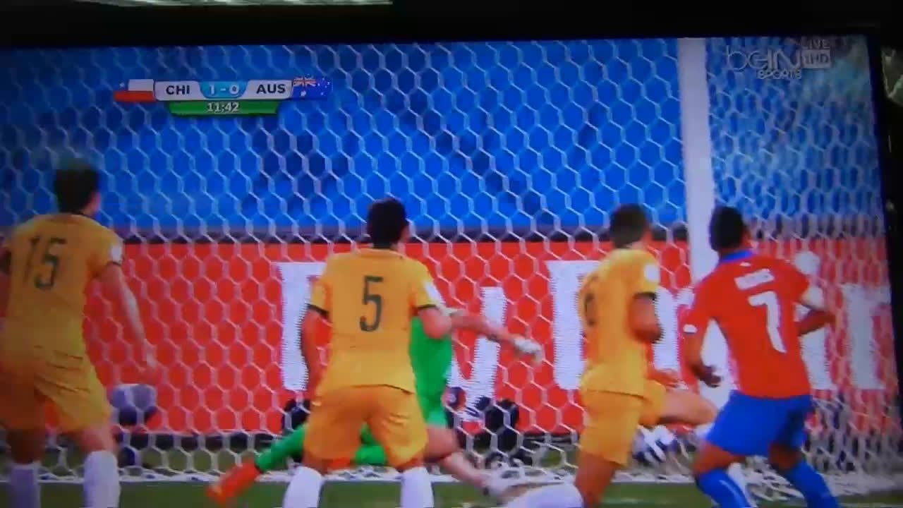 أهداف الشوط الأول لمباراة تشيلي وأستراليا