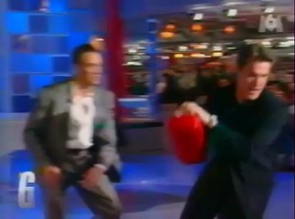 Van Damme défonce Benjamin Castaldi à coup de pieds !