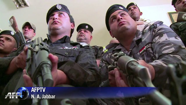 Iraqi troops dig in, bolstering Baghdad's defences