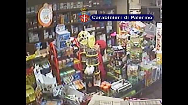Palermo - Rapina violenta ad un tabacchi, ferito il titolare (14.06.14)