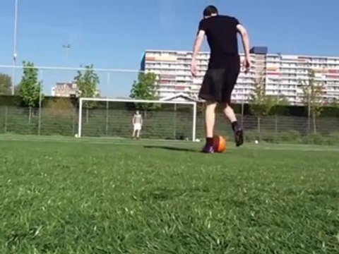 Des gros FAILS en football. Compilation hilarante de sportifs ridicules!