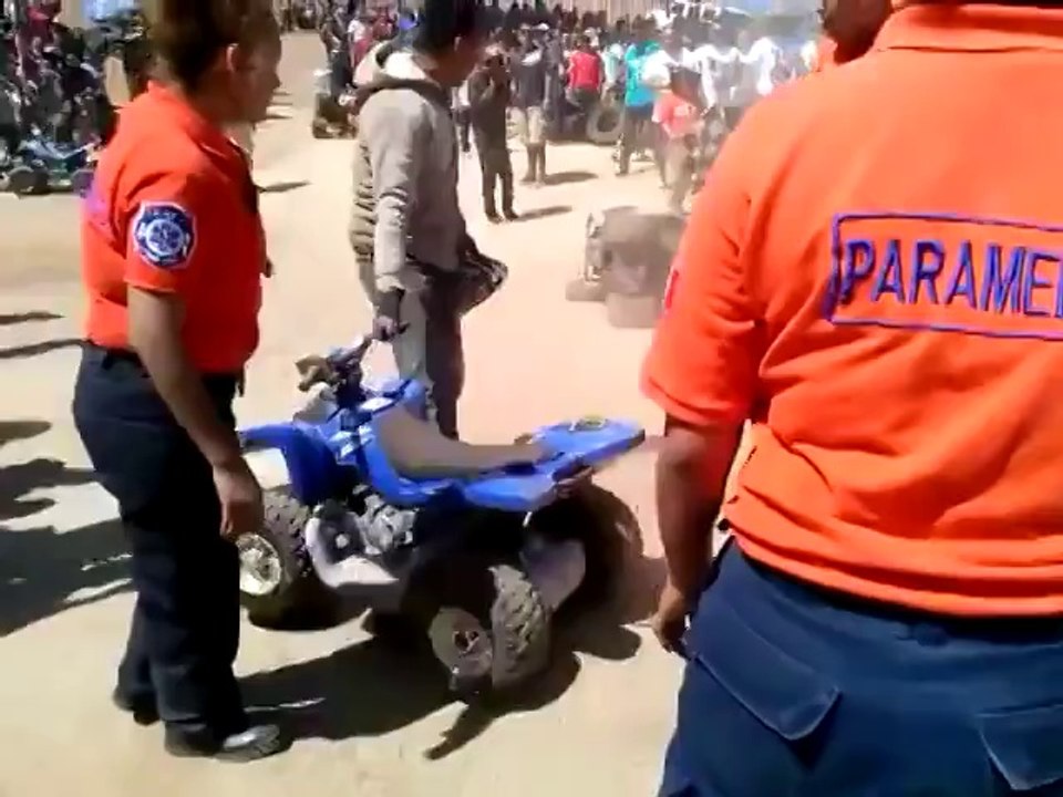 So violent quad crash : driver K.O really wants to finish the race...