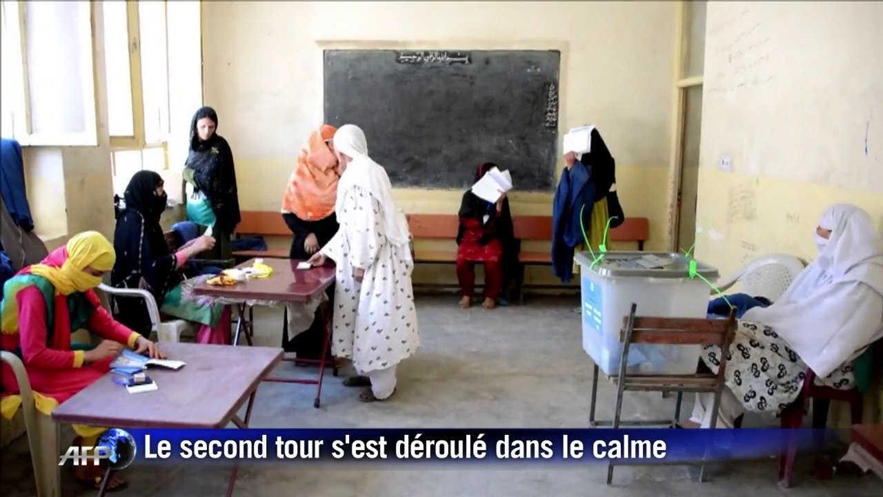 Présidentielle afghane: les femmes se rendent aux urnes