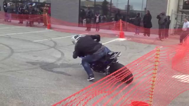 Amazign Yamaha R6 Stunts