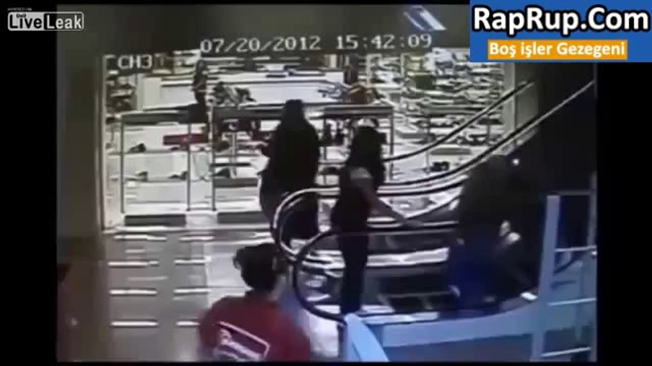 Yürüyen Merdivene Kapılan Teyze