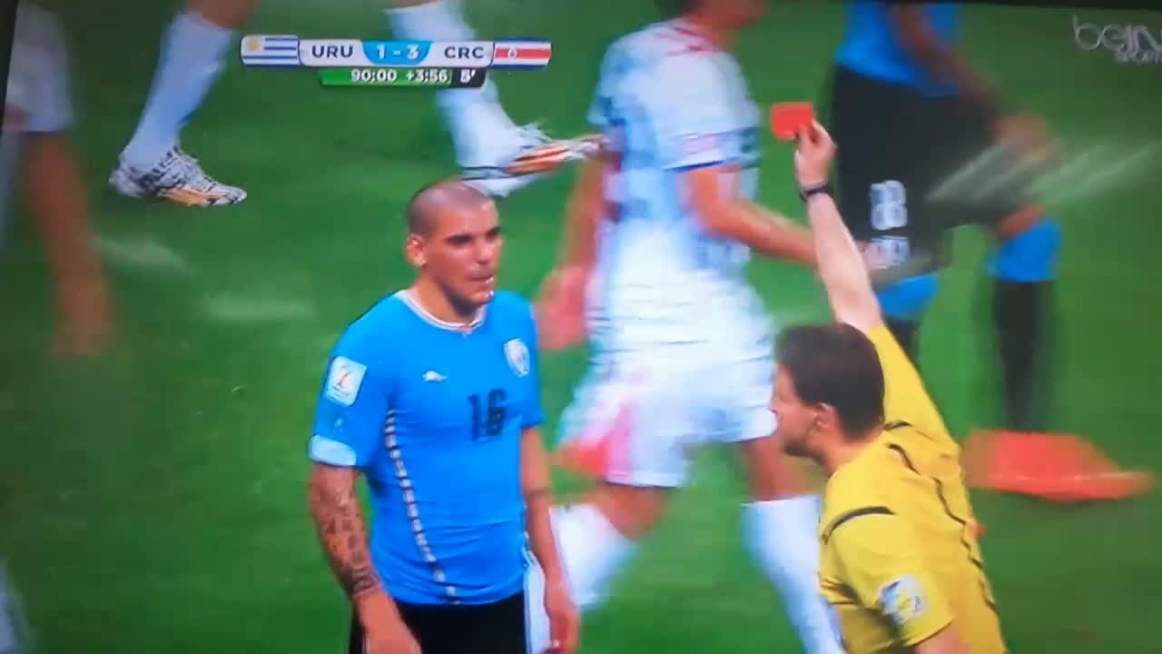 أول حالة طرد في مونديال البرازيل