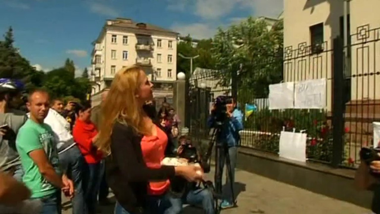 Russian embassy vandalized in Kiev