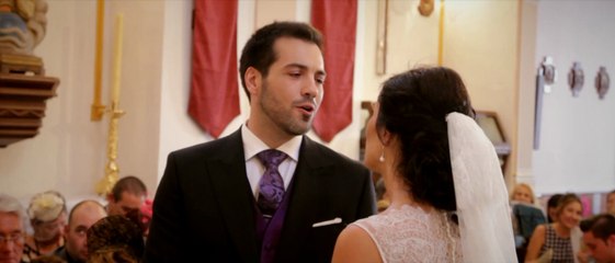 NOVIO CANTA A LA NOVIA EN LA IGLESIA