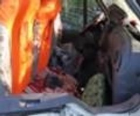 Düğünden dönenleri taşıyan minibüs devrildi