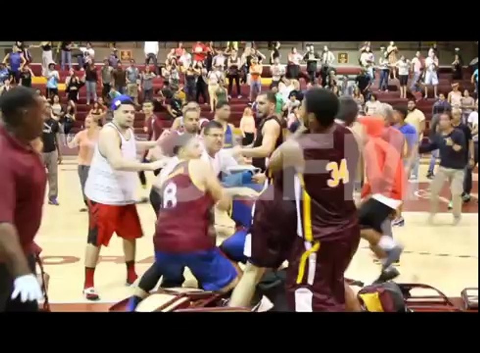 Pelea en Sagrado Corazón vs. Caribbean University