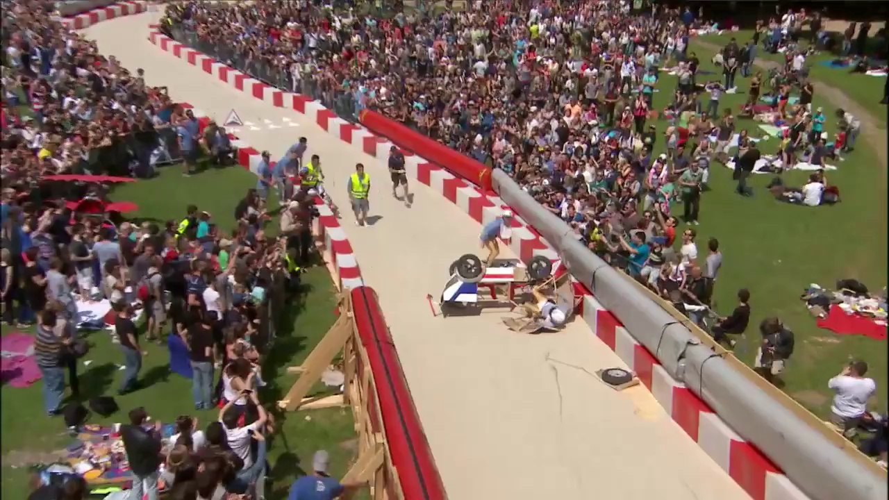 Red Bull Caisses à Savon 2014 : Les poliçons et leur terrible chute