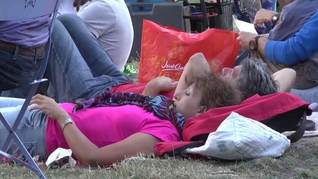 Hautes-Alpes : Le piano du lac flotte sur le lac de Pelleautier