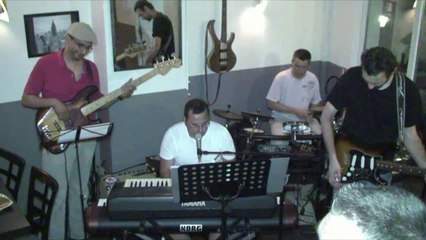 Groovitation Theory joue "Georgy Porgy"