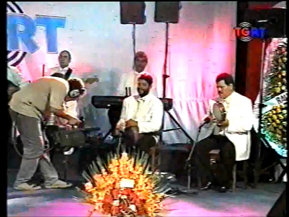 MUAZZEZ ERSOY-YOLLAR UZAK GELEMEDİM