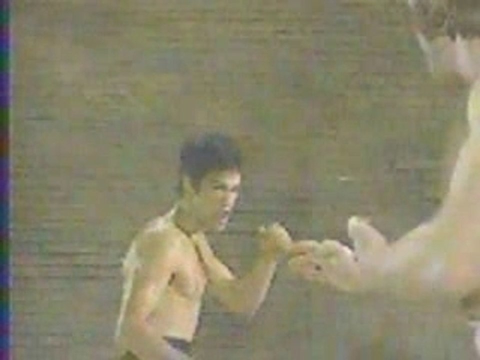 Bruce Lee - vs - Chuck Norris