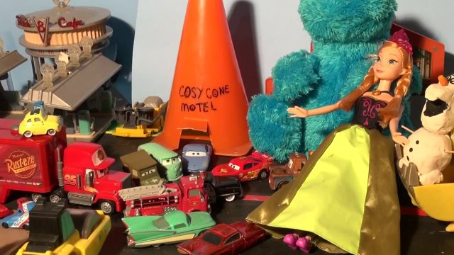 Disney Frozen Queen Elsa ( Cookie Monster) and Princess Anna with Olaf go to Pixar Cars Radiator