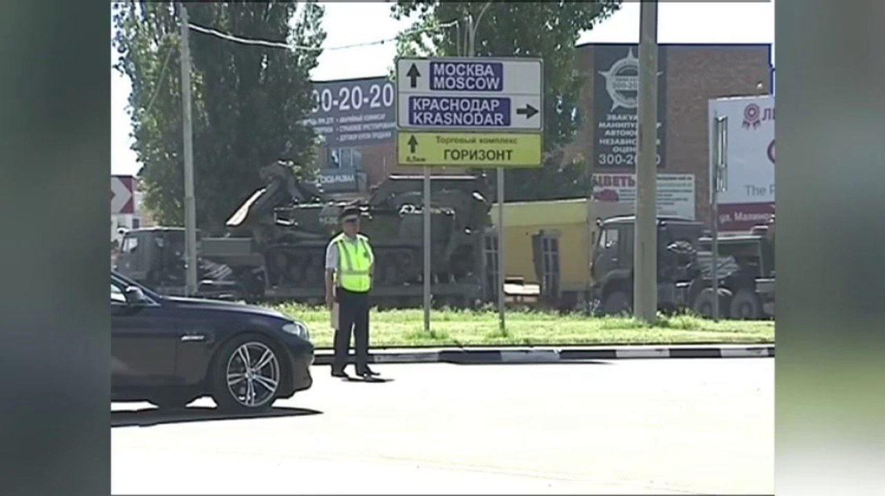 Raw: Russian troops apparently leaving border