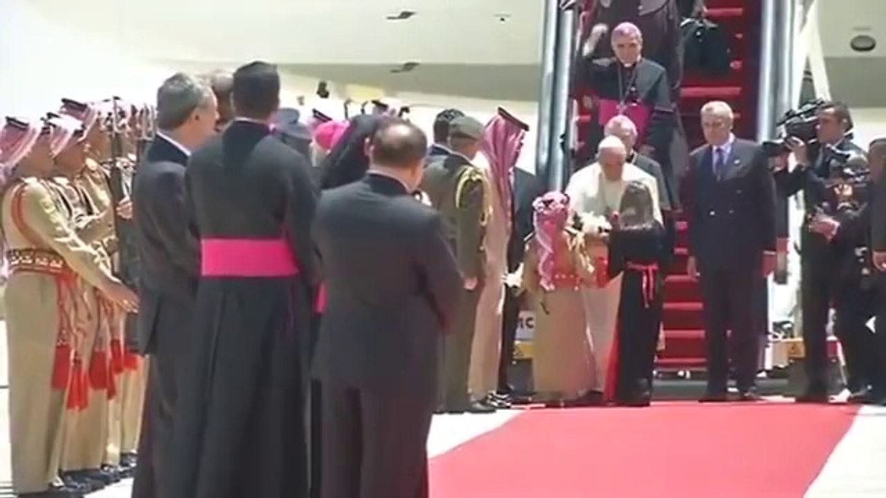 Pope Francis arrives in Jordan