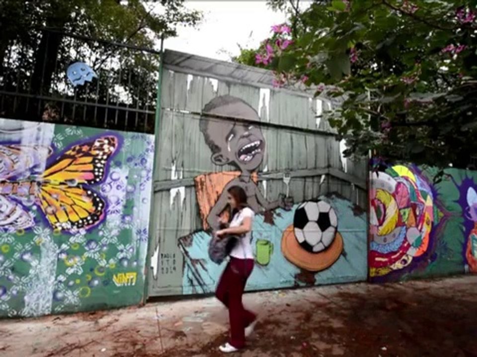World cup protest art adorns Sao Paulo schoolhouse