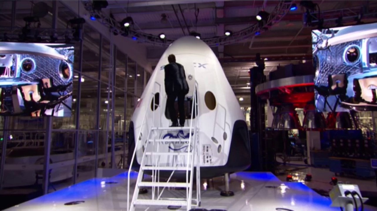 New SpaceX spacecraft unveiled