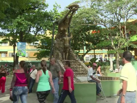 Gold mining in Colombia brings benefits but also violence