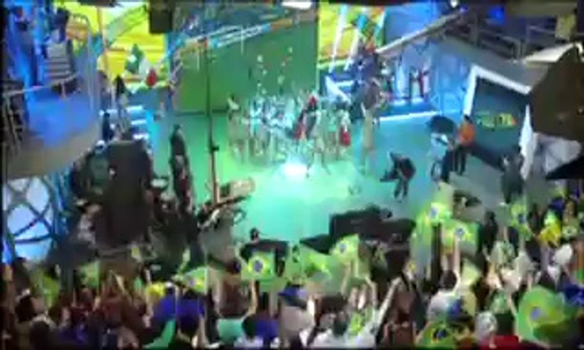Claudia Leitte 4 TV Globo 2014-06-15 18h25m40s