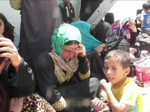 Thousands flee as militants seize Iraqi city of Mosul