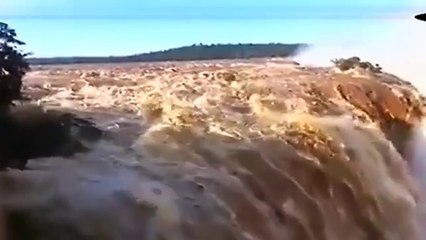 Floodwaters overrun lookout points at Argentina falls