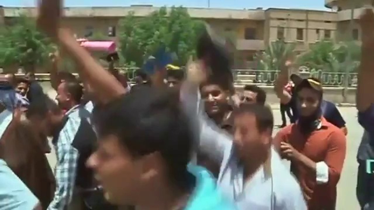 Iraq Kurds take Kirkuk as Sunni militants surge toward Baghdad