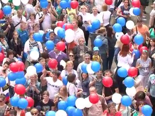Muscovites marking Russia day hail return of Crimea
