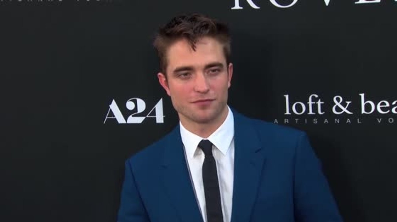 Robert Pattinson scherzt, dass er wieder obdachlos ist