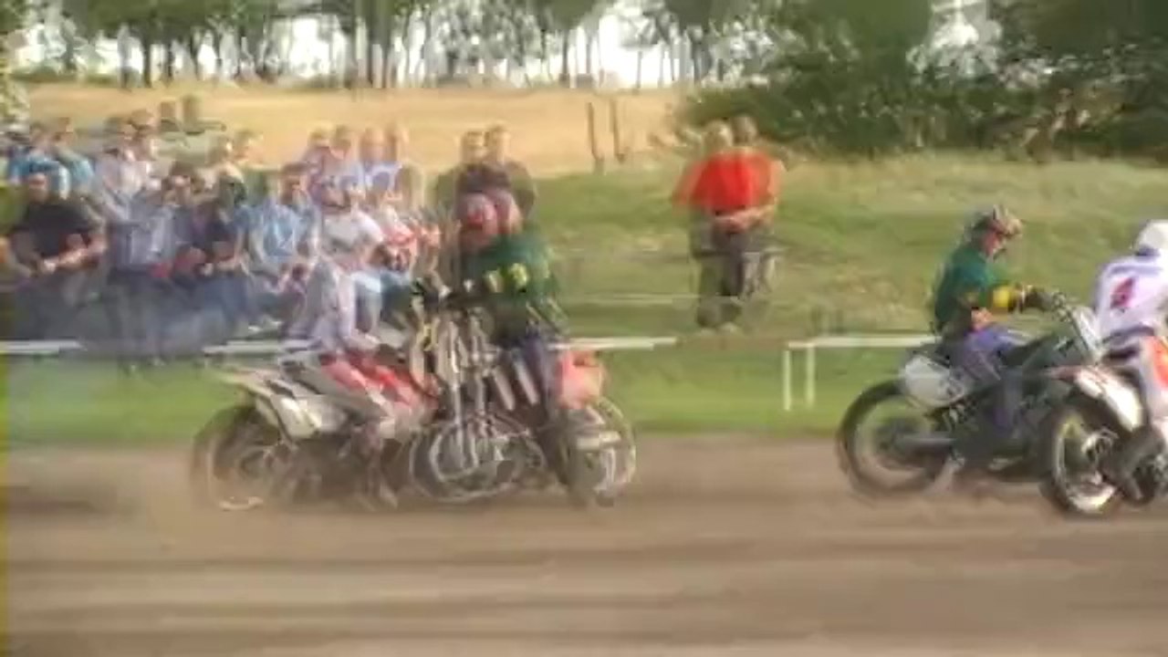 14.06.2014 года с.Октябрьское 19 часов "Спутник"-"Колос" 1 период