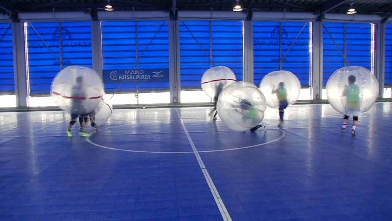 Loin du Mondial, la finale de "bubble football" au Japon