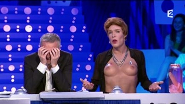 Nicolas Bedos déguisé en Natacha Polony dans On n'est pas couché