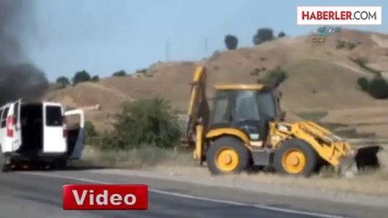 Otoyolda Yanan Aracın İmdadına Kepçe Yetişti