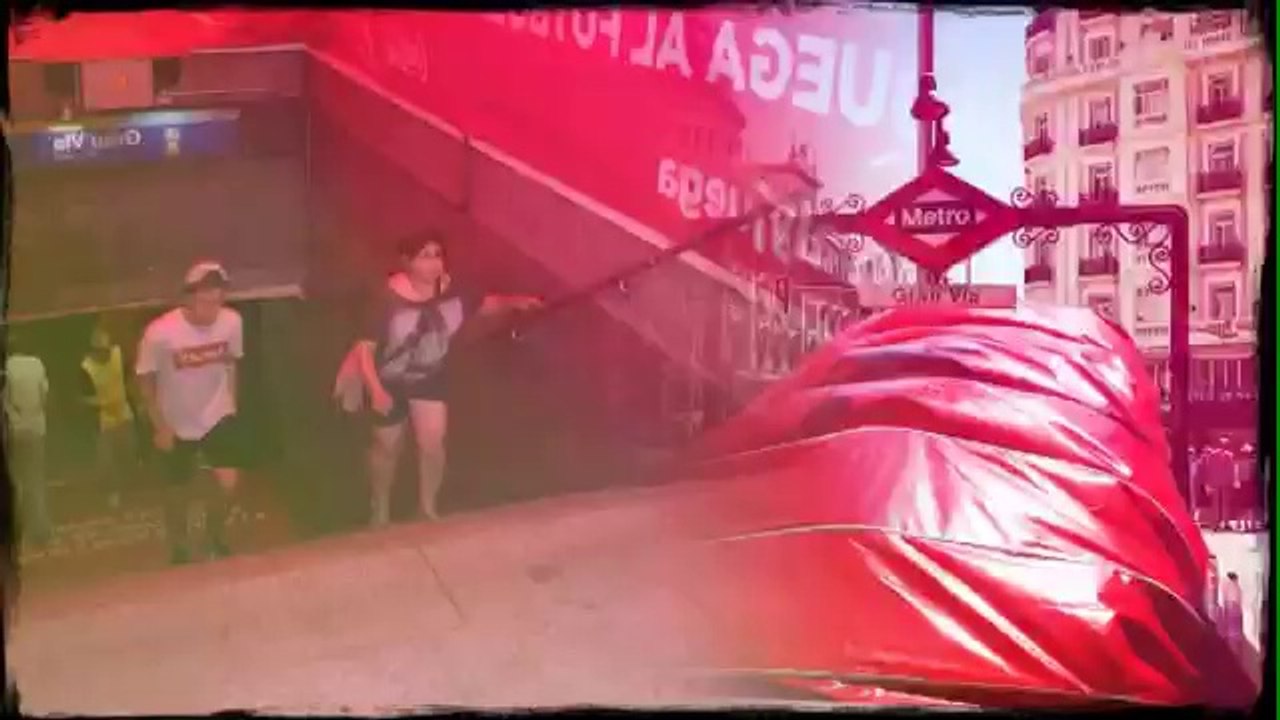 Fútbol en el metro ... Madrid