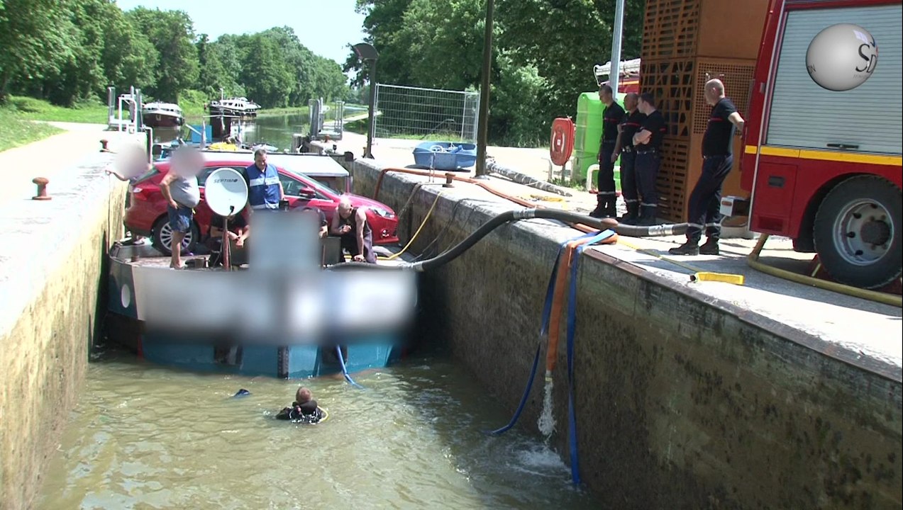 Voie d'eau sur une péniche à La Genevraye