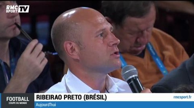 Football / Guy Roux s'endort pendant la conf de Deschamps - 16/06