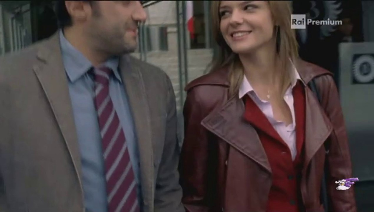 Flavio Insinna, Christiane Filangieri ed una stanza di hotel in "Ho sposato uno Sbirro" 2