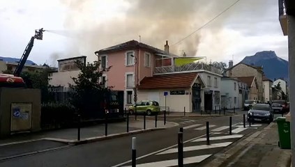 Important incendie dans le quartier Chorier Berriat a Grenoble