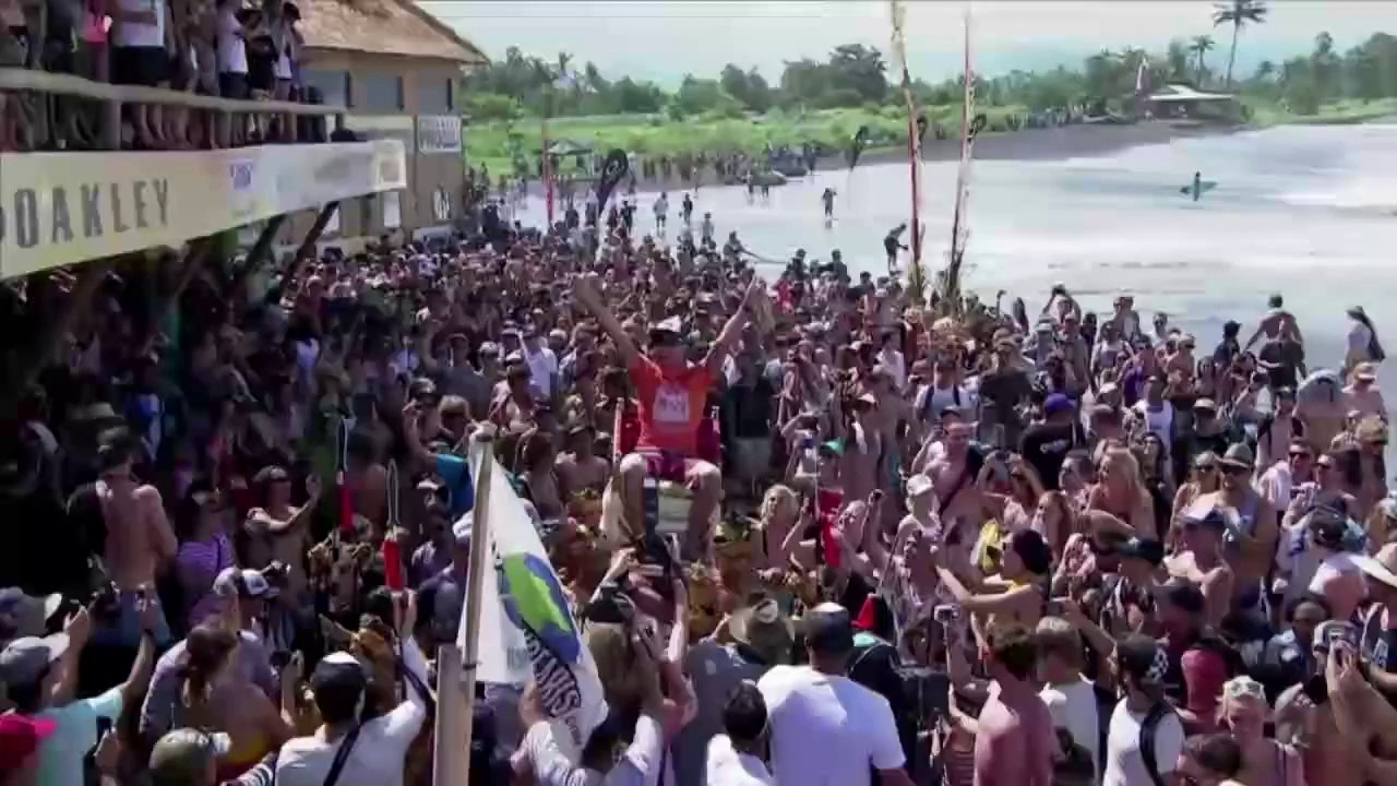 Surfing // Oakley Pro Bali 2013 - Joel Parkinson takes the crown