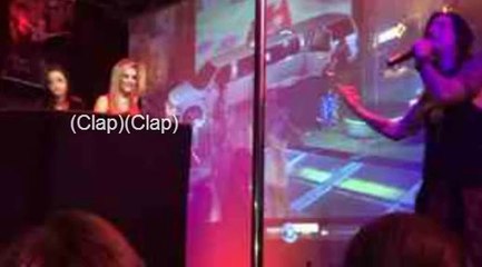 Edu para Clara: "Namora logo a Vanessa. Amiga é o caralho, porra. Namora logo." Clara: "Sabe de nada inocente."