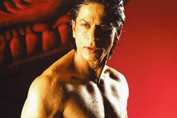 Shah Rukh Khan to go shirtless in Happy new Year!