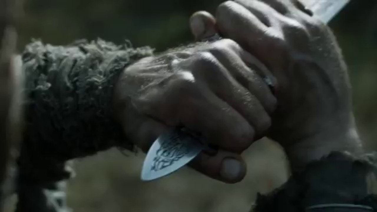 Tacobell Gone Mad: Racist Argument Turns Physical After Woman Spits In Mans Face Then Gets Pushed To The Floor In Front Of Her Kids